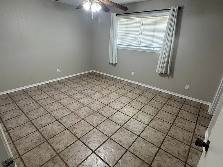 8174 FM 1402 — Photo 14