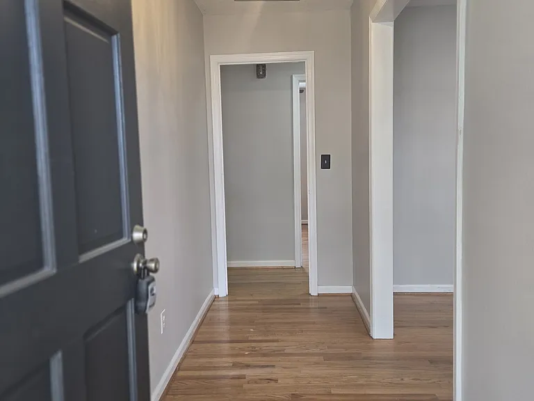 2439 Dartmouth Dr — Photo 2