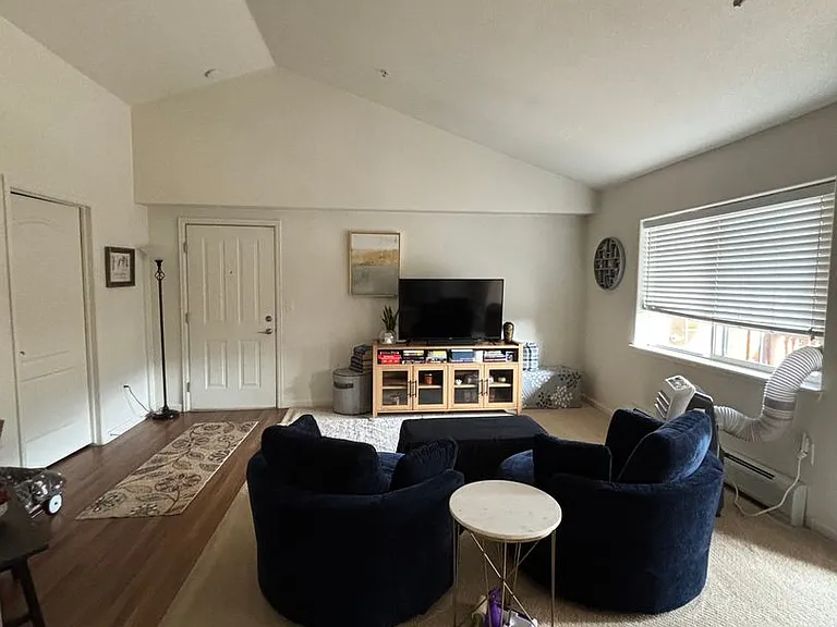 560 River View Dr #708 — Photo 2