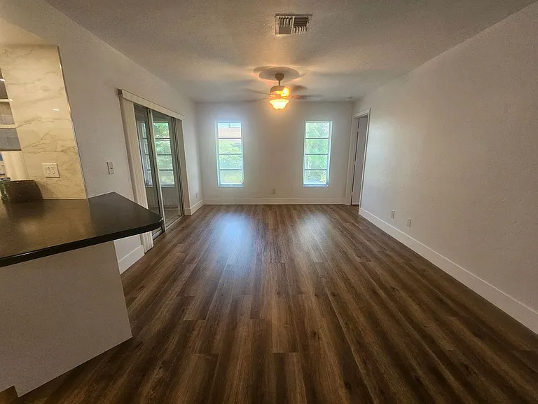 5989 Hillyer Ct — Photo 9