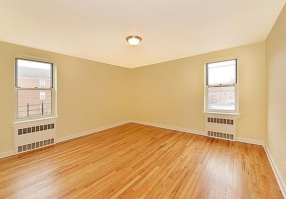 3rd image of 6515 Yellowstone Blvd APT 5F