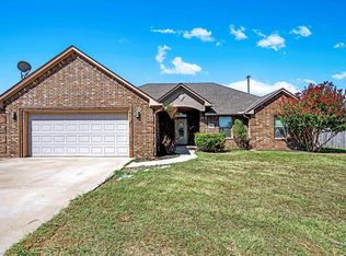 404 Bob White Rd, Geronimo, OK 73543