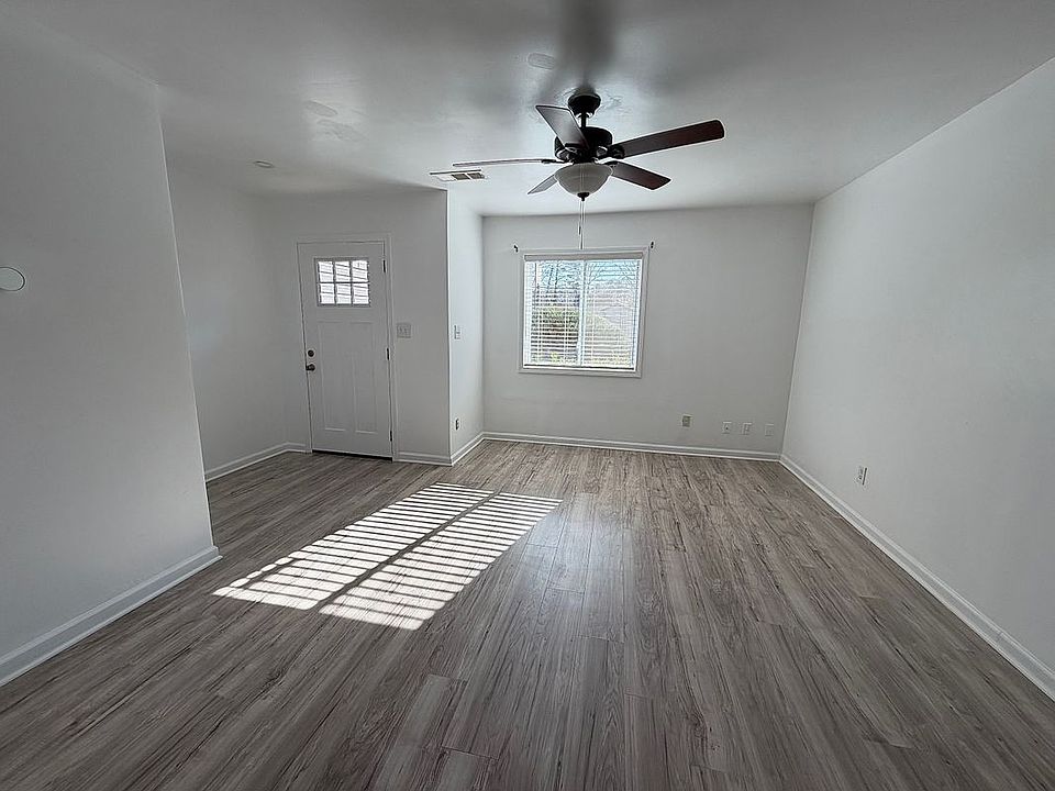1st image of 4904 Willow Ln