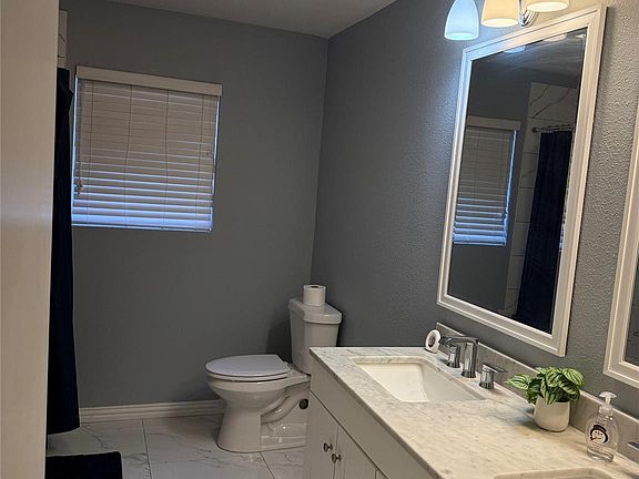 4th image of 2206 Palomar St