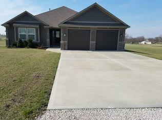 16616 Kansas Ave, Basehor, KS 66007