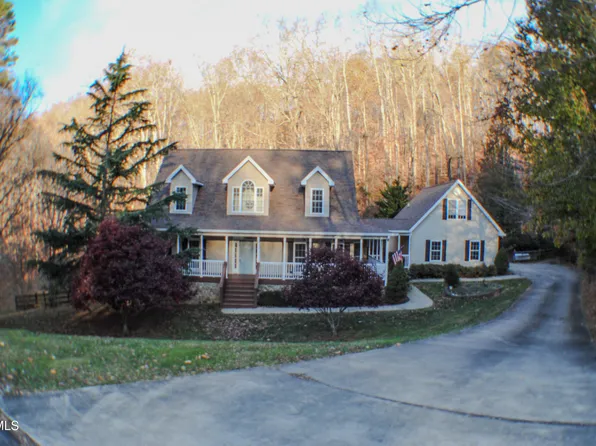 207 Summer Rose Ln, Johnson City, TN 37601