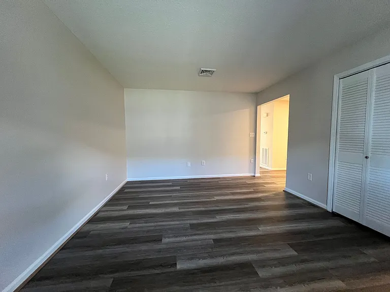 Oak Grove Village Apartments — Photo 6