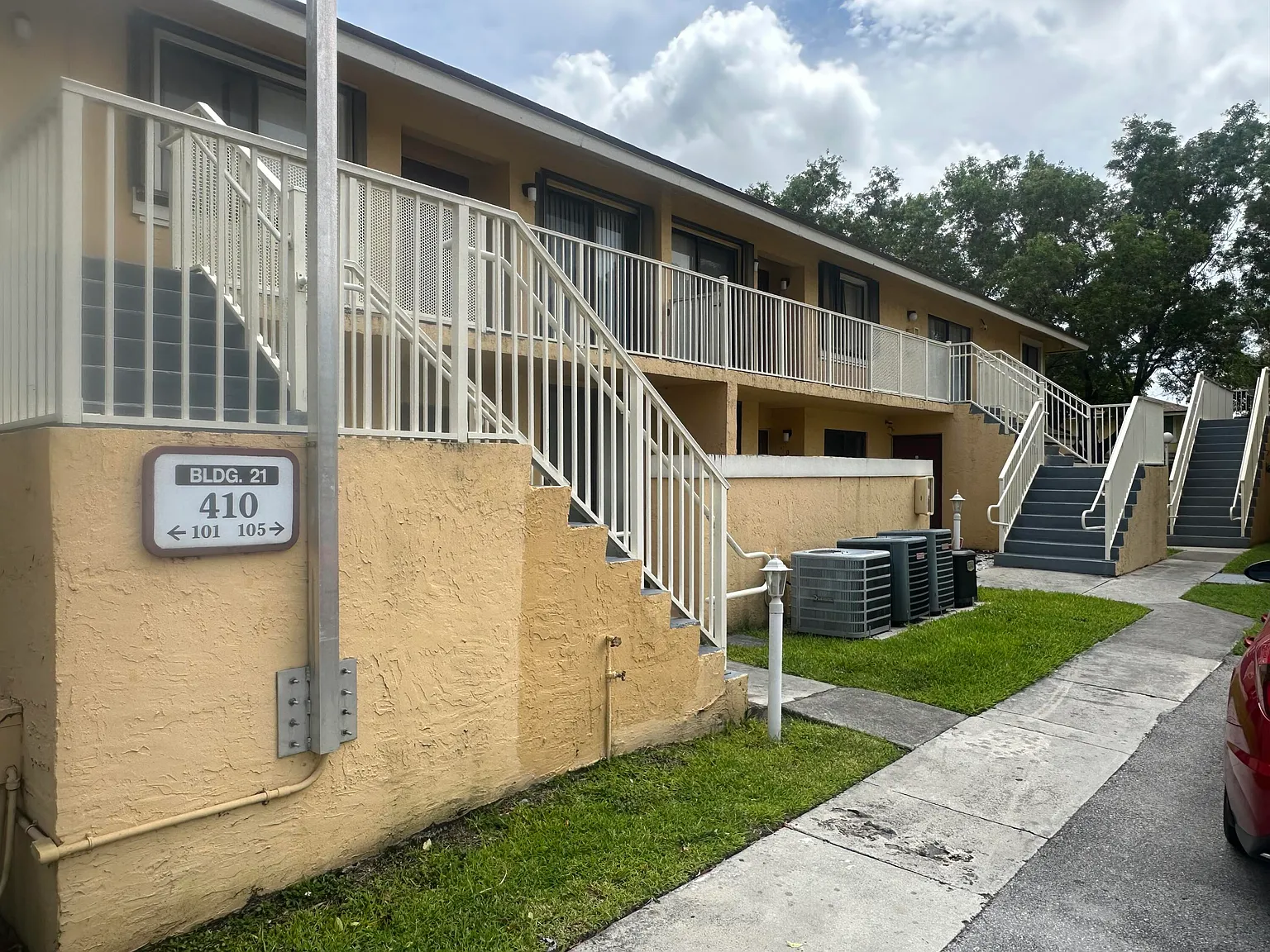 3 bed, 2.0 bath, 1348 sqft, $2,800 — Photo 3