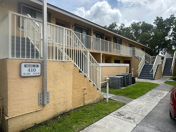 3rd image of 410 NW 214th St APT 105