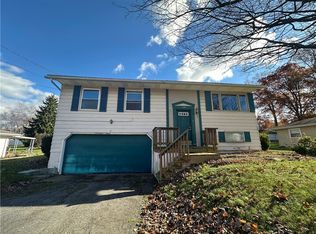 1390 Wakefield Dr, Hermitage, PA