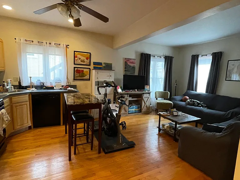 503 E 8th St #2 — Photo 2