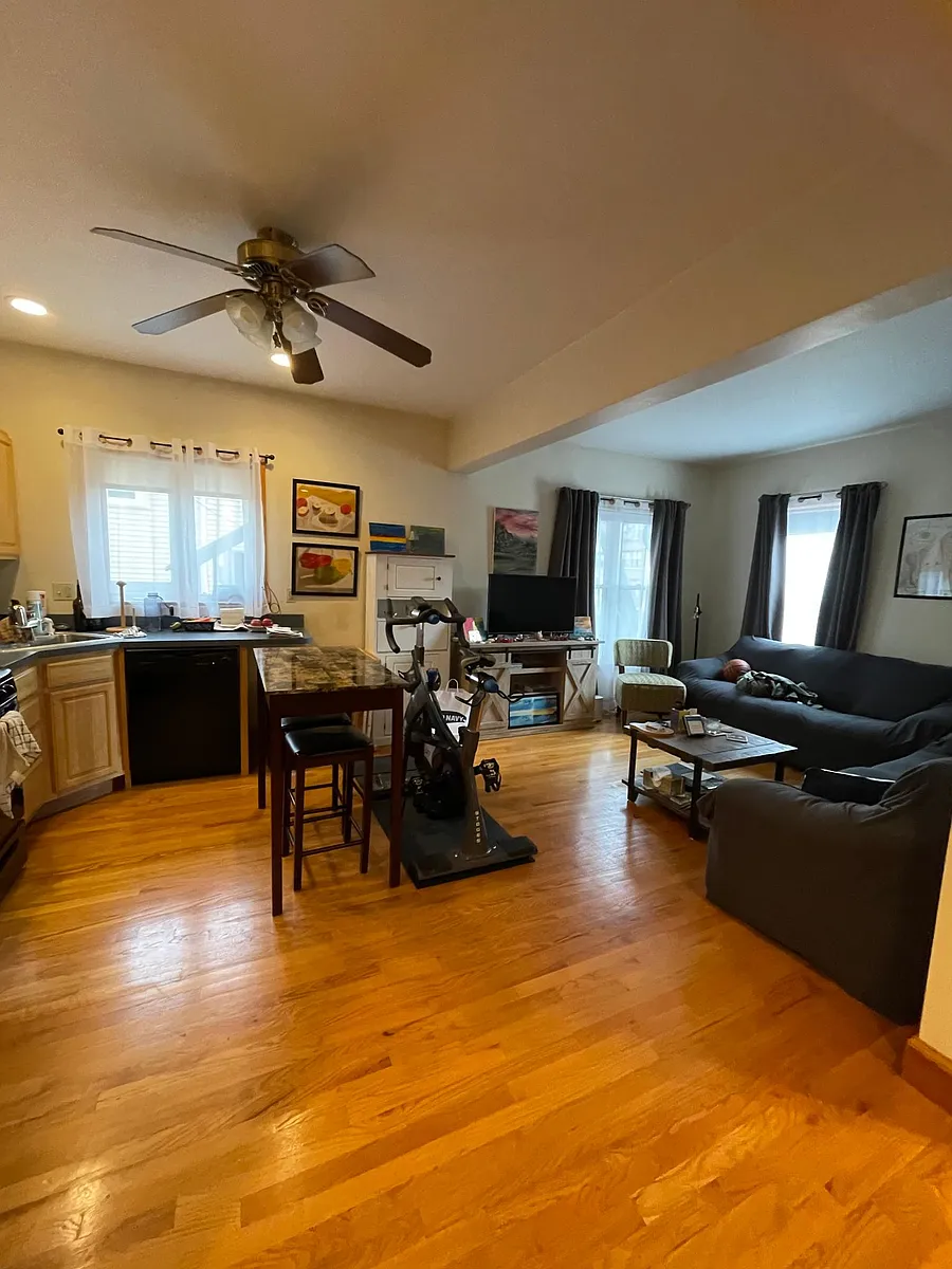 Building Photo - 503 E 8th St #2