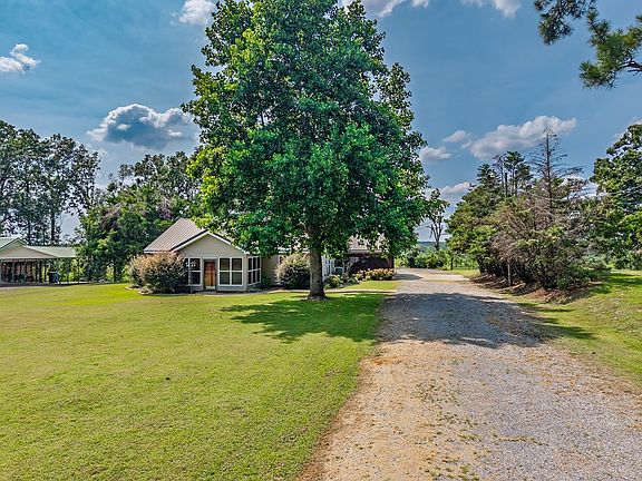 3rd image of 556 Chickasaw Rd