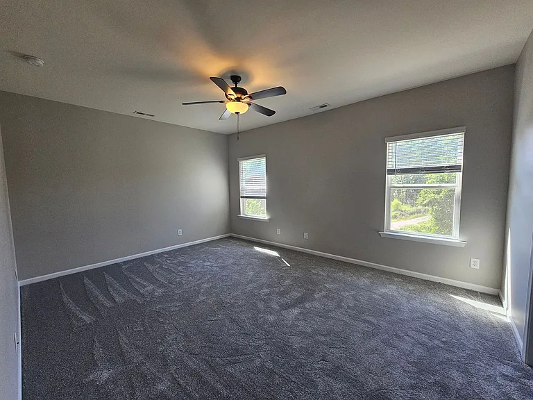 512 Lionheart Ln — Photo 9