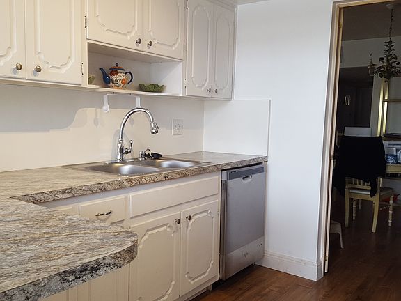3rd image of 3104 NE 27th St #103