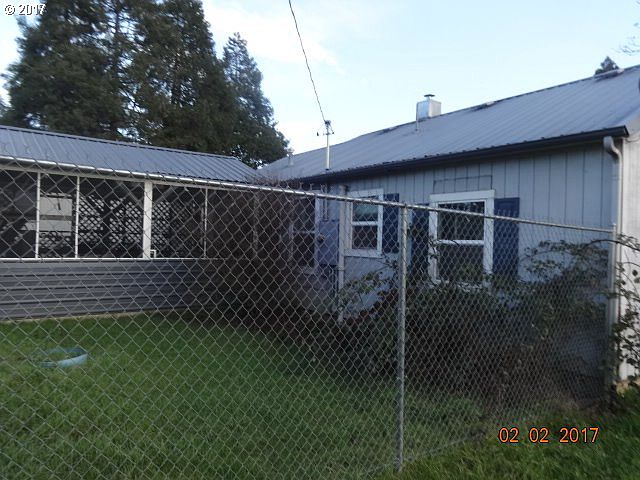 2nd image of 305 NE Broadway St