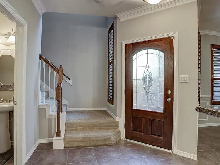 1625 Knox St — Photo 3