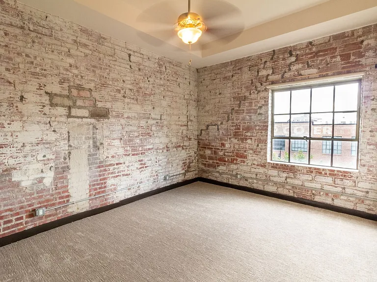 107 N Detroit Ave — Photo 44