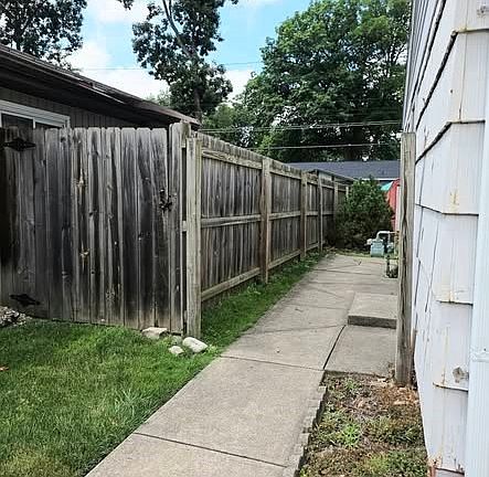 4th image of 6416 Alderwood Rd