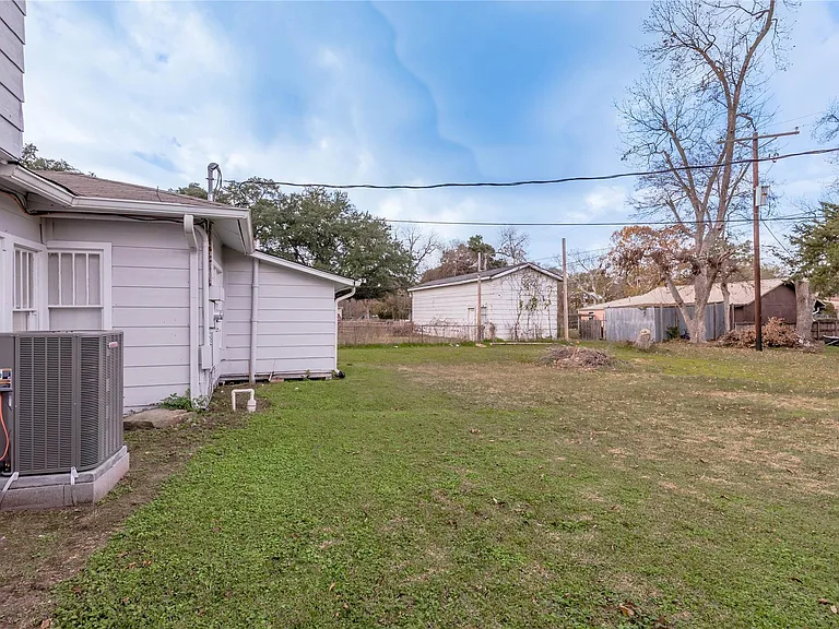 200 W Caroline St #A — Photo 31
