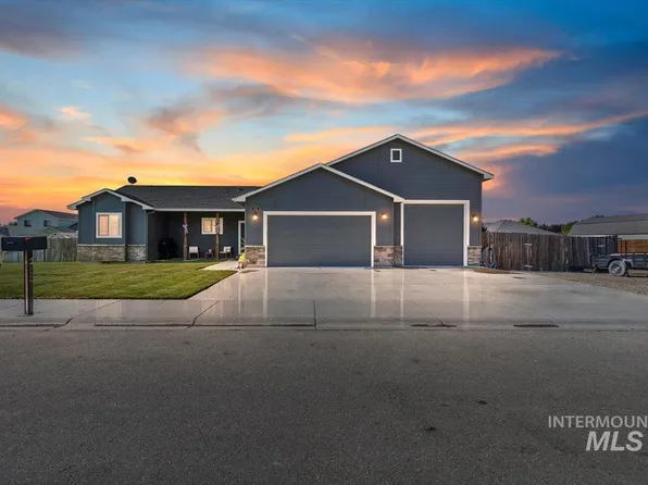 255 NE Greystone Loop, Mountain Home, ID 83647