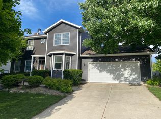 8 Holder Way, Bloomington, IL 61704