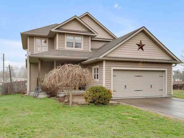 270 North St, Gananoque, ON K7G 1M1