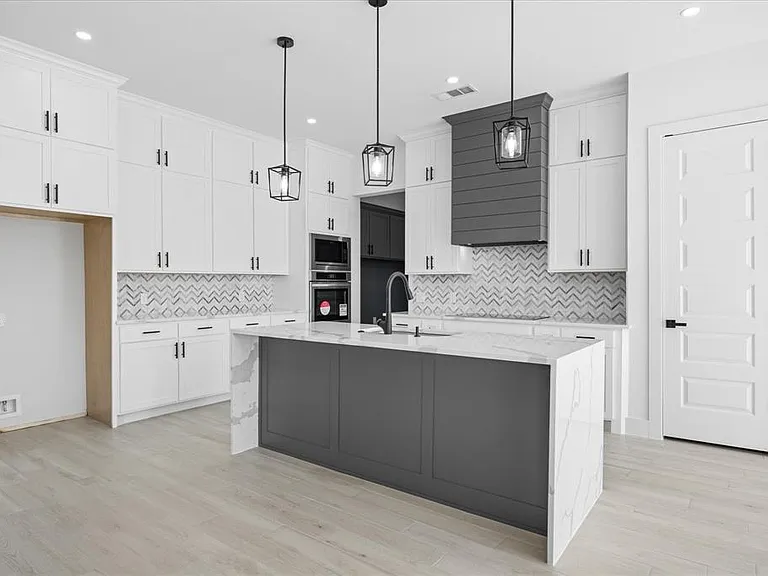 2057 Glenhollow Dr — Photo 12
