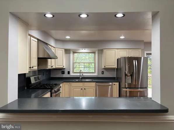 10166 Treble Ct, Rockville, MD 20850