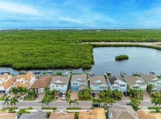 1018 Seagrape Dr, Ruskin, FL 33570