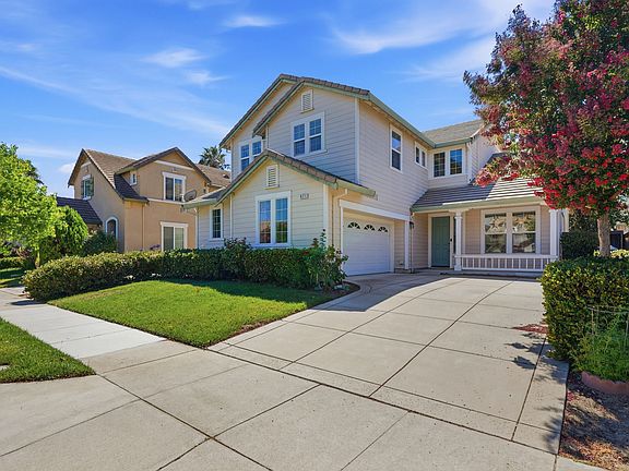 2nd image of 871 Larkspur Ln