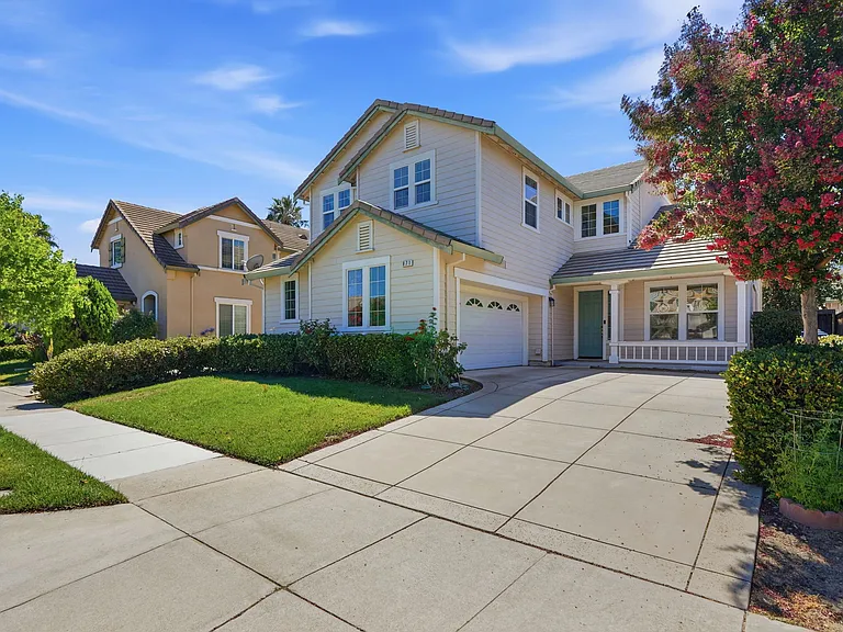 871 Larkspur Ln — Photo 2