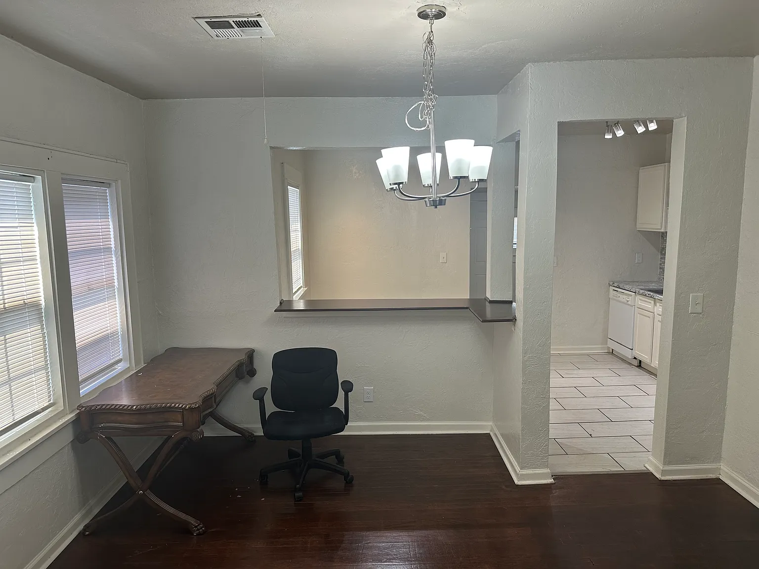 3 bed, 1300 sqft, $1,285 — Photo 1