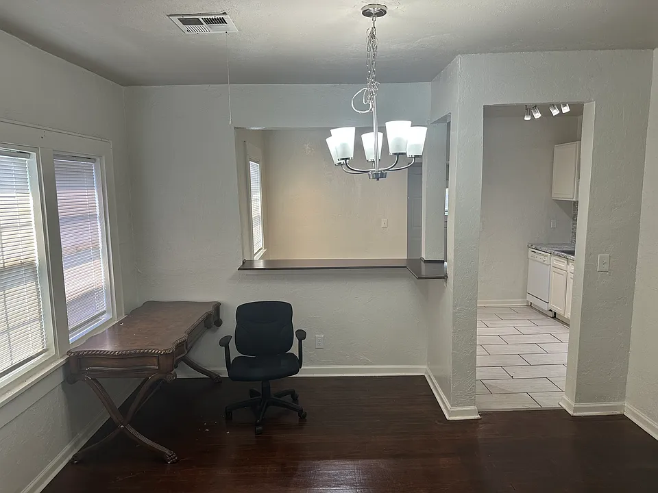 2127 NW 10th St