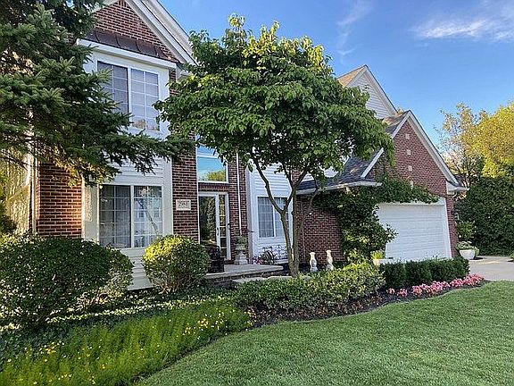 2nd image of 2984 Pheasant Run East Dr