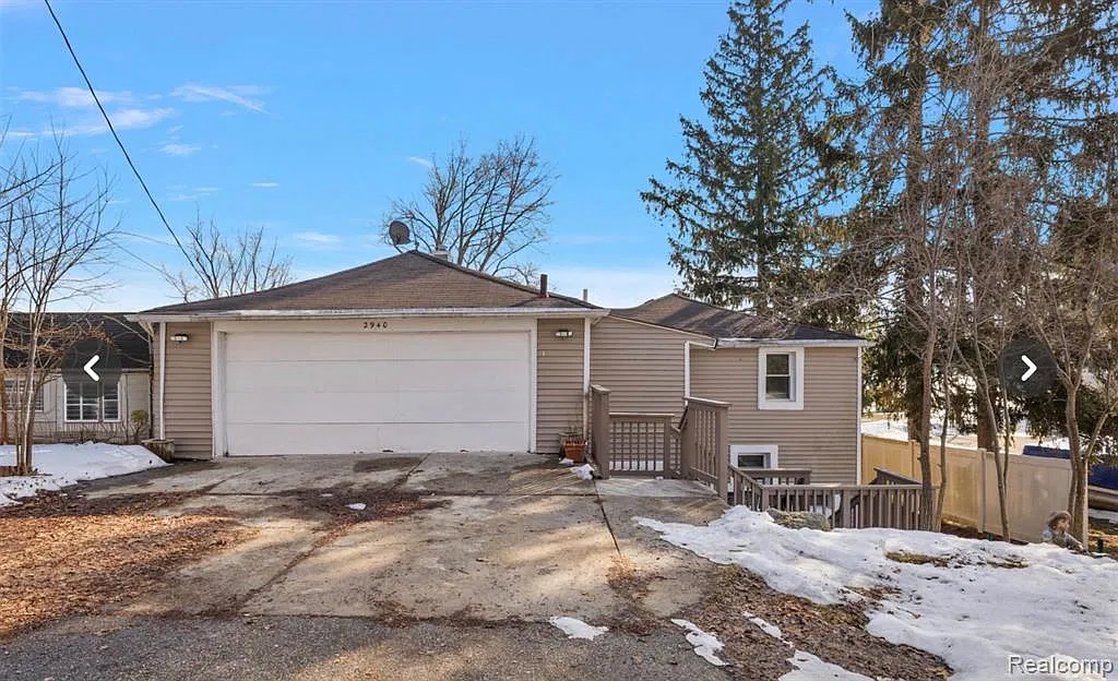 4 bed, 2.0 bath, 2143 sqft, $2,400 — Photo 1