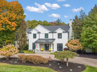 692 Bennington Dr, Bloomfield Hills, MI 48304