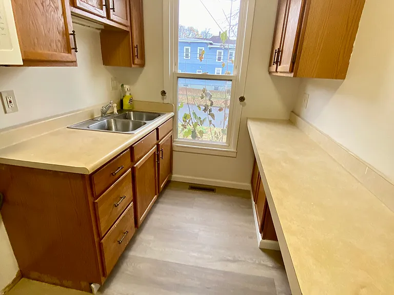 901 Danforth St — Photo 10