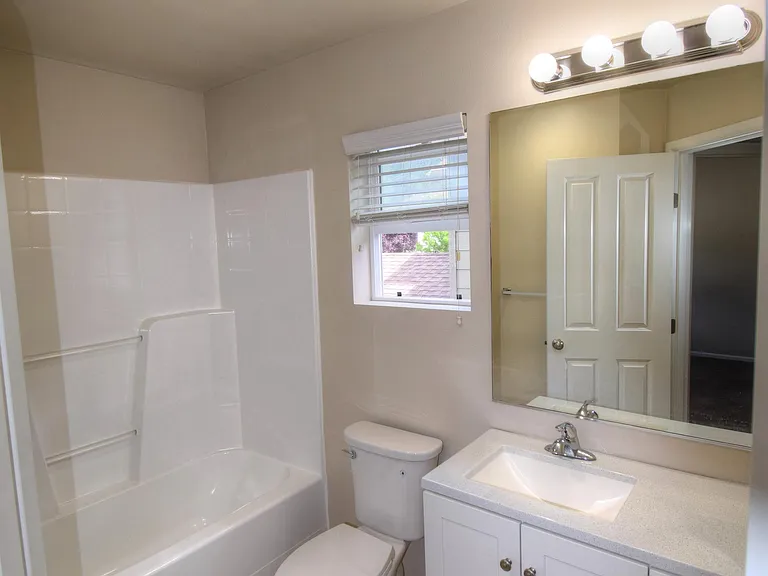 8724 Stockholm Ln NE — Photo 19