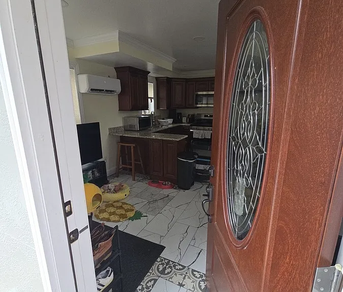 536 Walnut St #1 — Photo 6