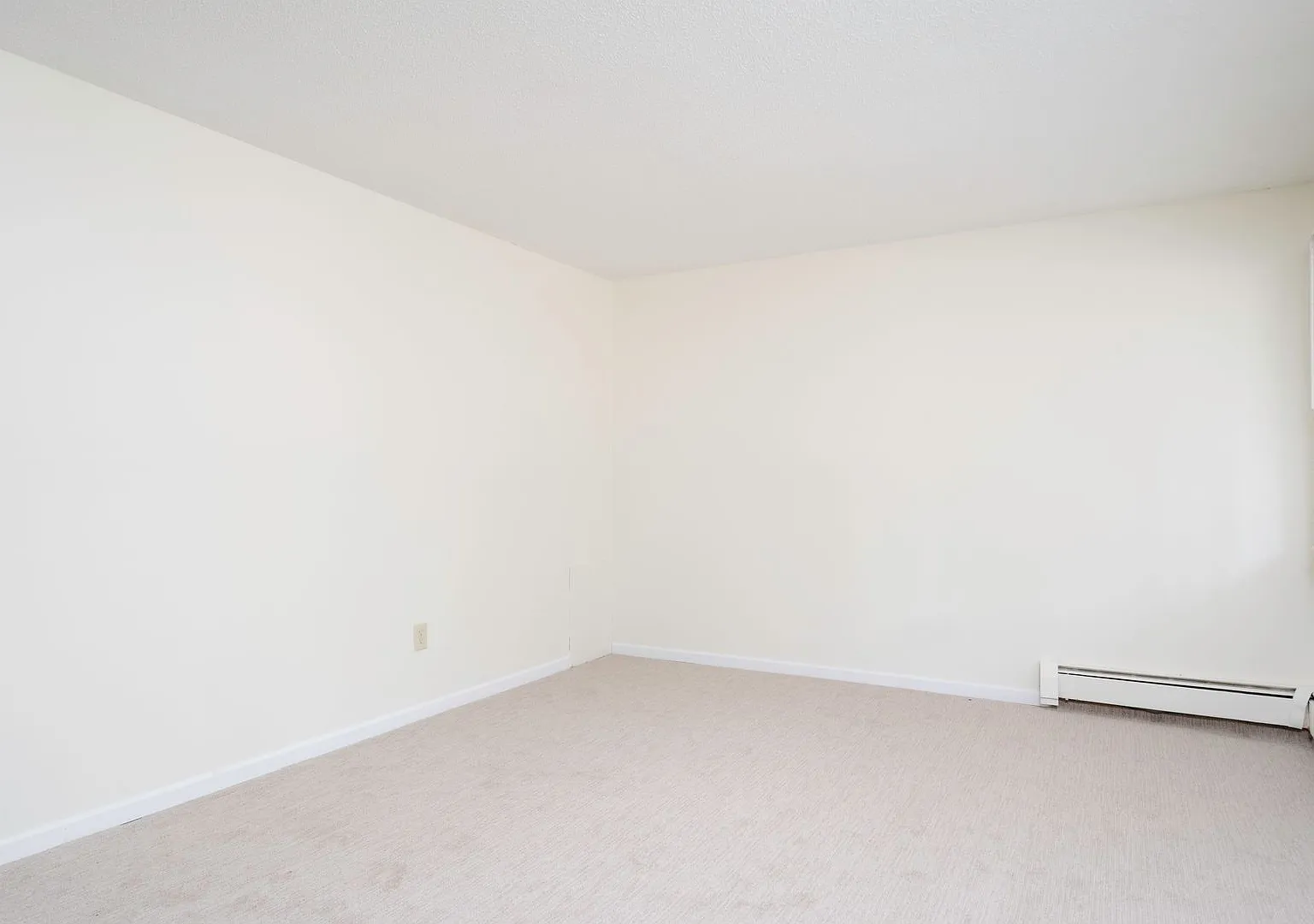 2122 Grand Ave S — Photo 3