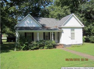 209 E East St, Como, MS 38619