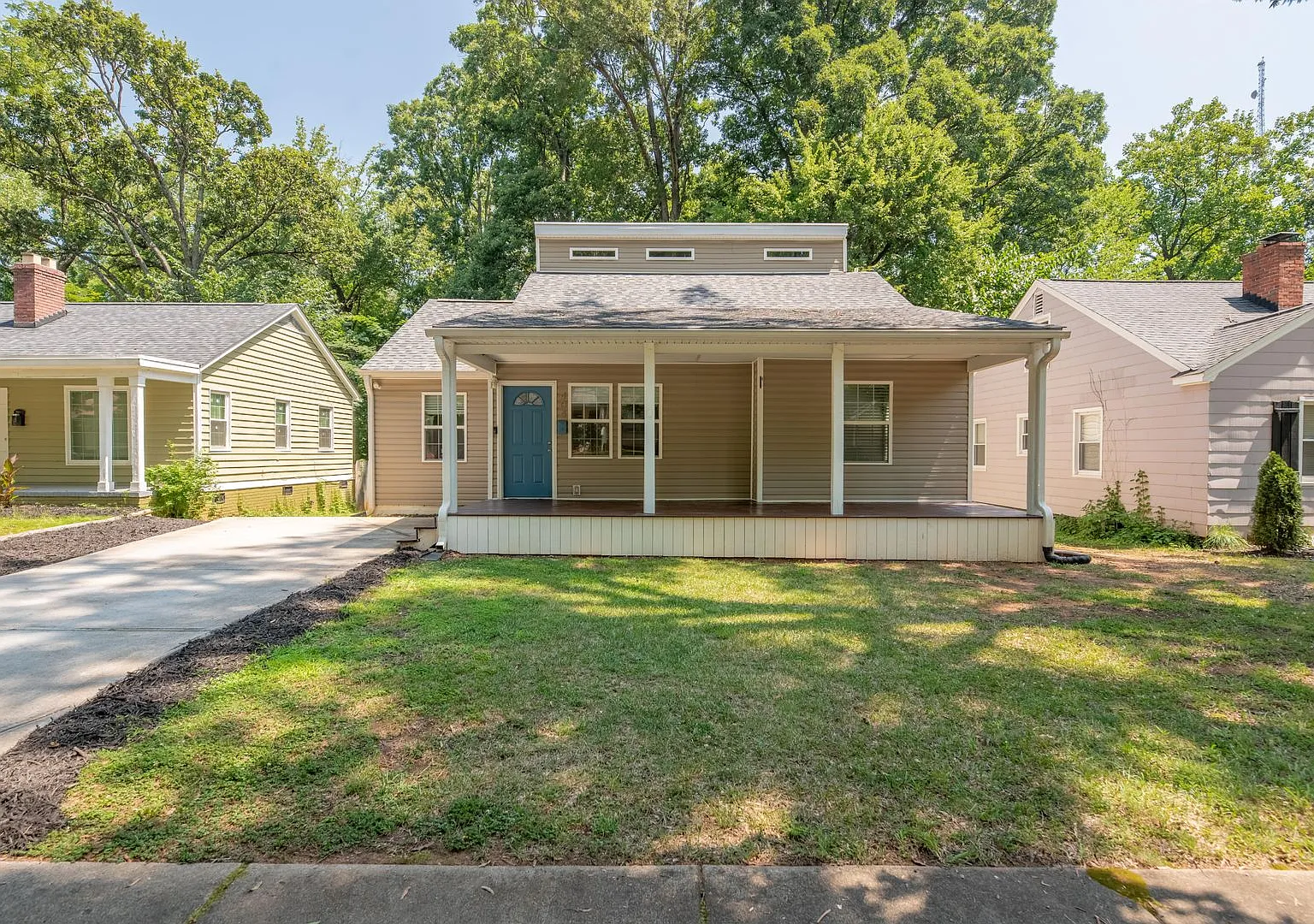 Renovated Home just minutes from Uptown! — Photo 1