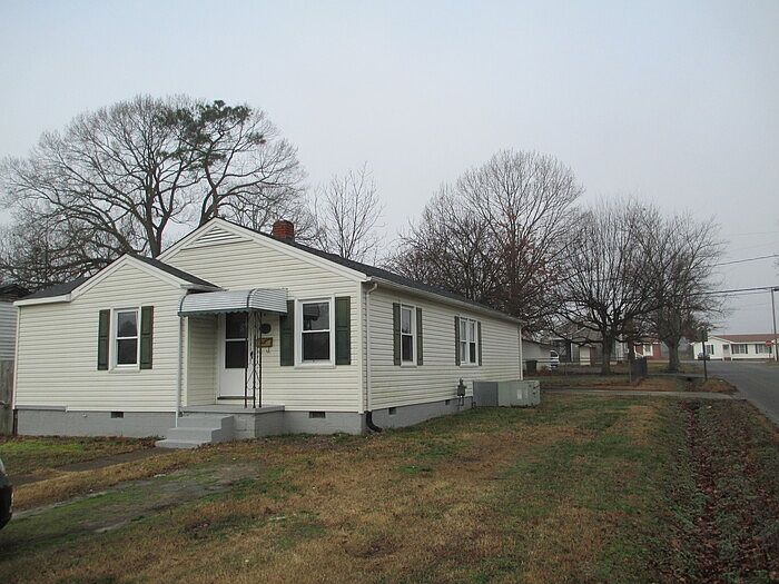 1st image of 901 Carolina St