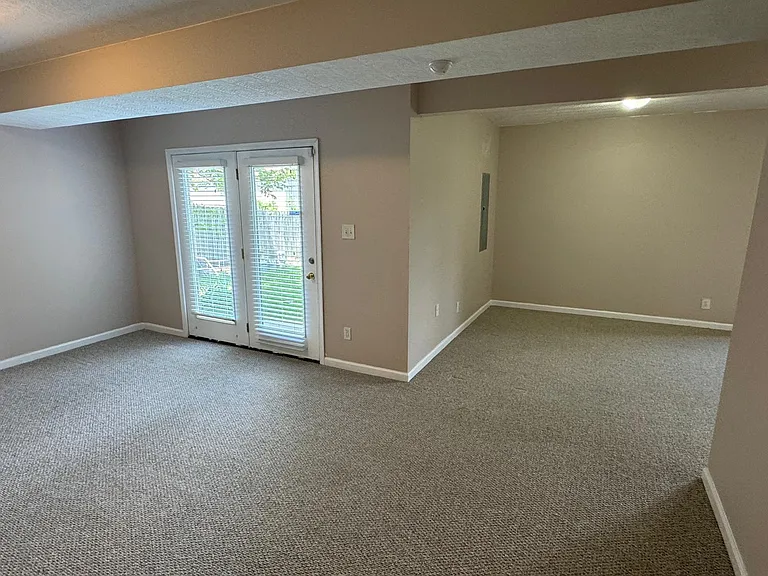 504 Thames Cir — Photo 88