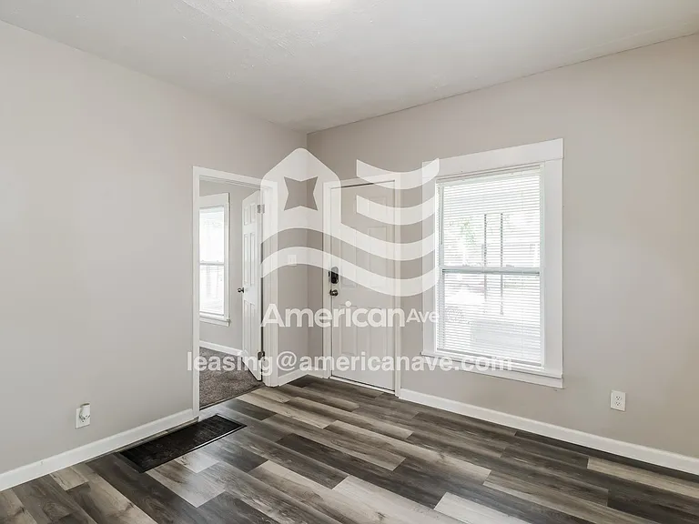 388878_002_wm_-_living_room_13068377.jpg