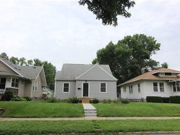 222 Bertch Ave, Waterloo, IA 50702
