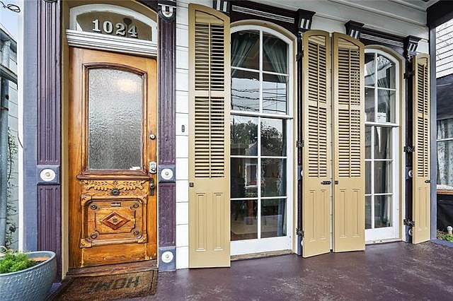 1st image of 1024 Port St