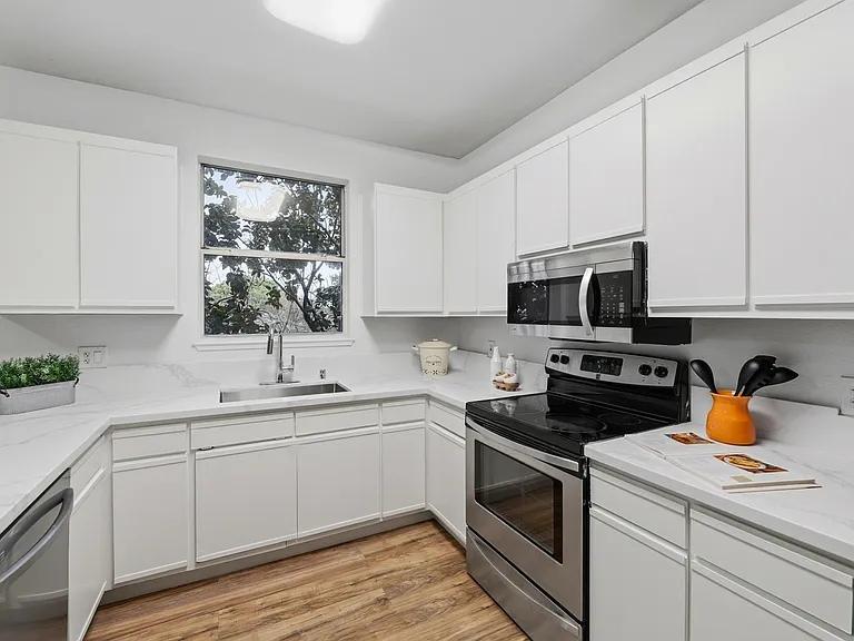 951 S 12th St #220 — Photo 7