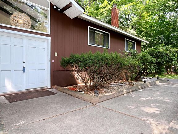 2nd image of 79 Heather Hill Ln